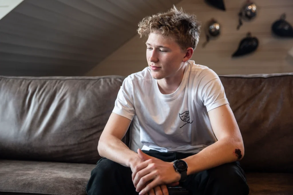 Portrett tatt med naturlig lys fra takvindu på location